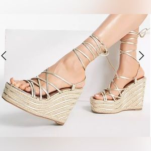 Strappy tie wedges in gold